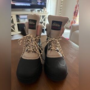 Itasca Women 8 Granited Peak Thinsulate Insulated Winter Boots Beige